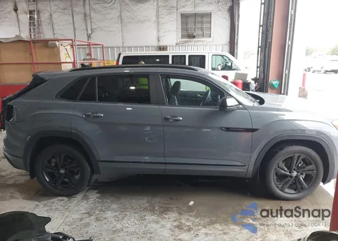 2025 Volkswagen Atlas Cross Sport 2.0T Sel R-Line Black z USA, uszkodzony, nr VIN 1V2AE2CA7SC207409